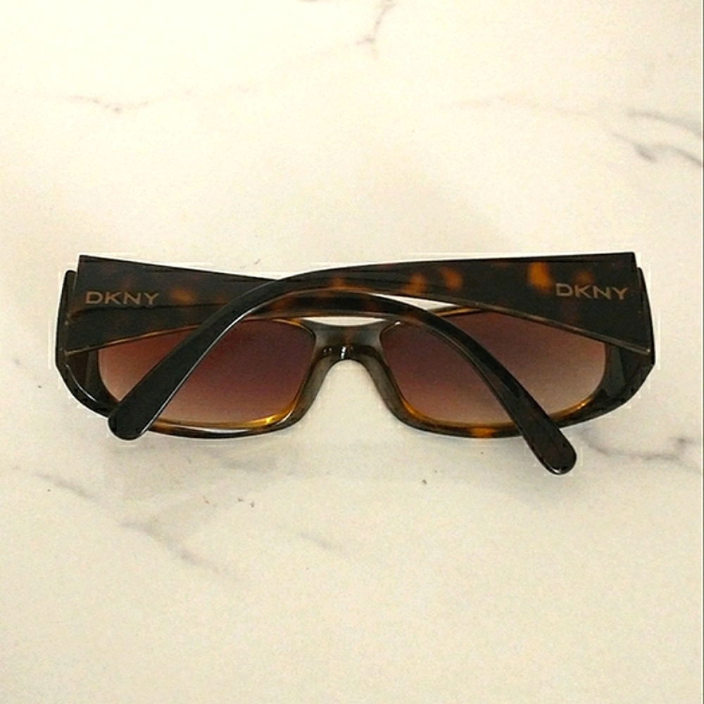 DKNY TORTOISE LOOK SUNGLASSES - Picture 2 of 8